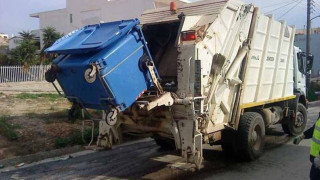 Οδηγός απορριμματοφόρου έσπρωξε όχημα που του έκλεινε τον δρόμο