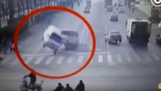 Μυστήριο με ανεξήγητο τροχαίο στην Κίνα – Οχήματα ξαφνικά «αιωρούνταν» (Video)