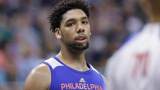 Προστασία στον Οκαφόρ παρέχουν οι Σίξερς!