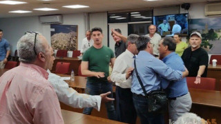 Κόρινθος: Πιάστηκαν στα χέρια στο Δημοτικό Συμβούλιο - «Ποιος π... το είπε αυτό»