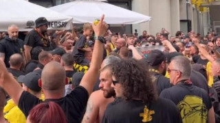 Τραγούδησαν συνθήματα μαζί οι οπαδοί του Άρη και της Μπότεφ