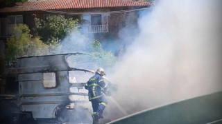 Φωτιά σε δασική έκταση στα Τέμπη - Ξεκίνησε από λάστιχο τροχόσπιτου που πήρε φωτιά εν κινήσει