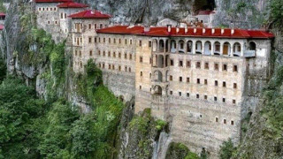 Ανατροπή: Δόθηκε προφορική άδεια για τη λειτουργία στην Παναγία Σουμελά