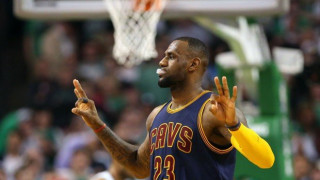 Ο «Βασιλιάς» τα βάζει και... από το σπίτι του! (vid)