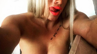 Το «καυτό» facebook της Ντένης Λαζάρου! (pics)
