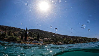 Καιρός: Έρχονται 40άρια αλλά και μπόρες
