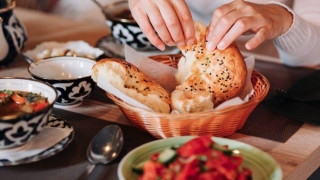 Για ποιο λόγο δεν πρέπει να τρώτε ψωμί στα εστιατόρια