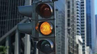 Πέρασες με πορτοκαλί το φανάρι; Υπάρχει πρόστιμο!