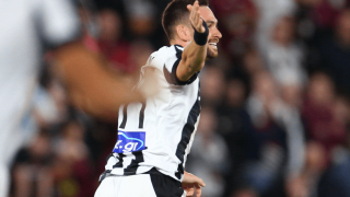 Το τραπέζι είναι στρωμένο για έναν και δεν χωράει η... Χαρτς