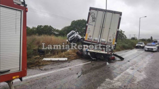 Νταλίκα «διέλυσε» δύο αυτοκίνητα στην Εθνική Οδό Λαμίας - Δομοκού - Νεκρή η μία οδηγός