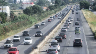 Δύο σοβαρά τροχαία στη Θεσσαλονίκη: Καραμπόλα έξι οχημάτων στη Μουδανίων-Αναποδογύρισε ΙΧ στη Θέρμη