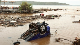 Κουράσαμε και τις λέξεις χαμένοι στην ανικανότητα και τη βαρβαρότητα