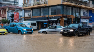 Πήλιο: Η βροχή παρέσυρε αυτοκίνητα στον Άγιο Ιωάννη