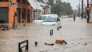 Χωρίς νερό ο Βόλος για 15η ημέρα, γεμάτος σκουπίδια ο Παγασητικός
