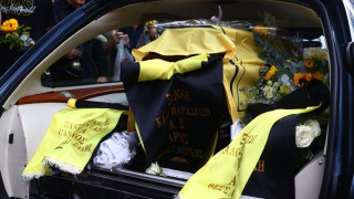 Συγκινητικές στιγμές: Ο κόσμος του Άρη αποχαιρετά τον Γιάννη Ιωαννίδη (pics+vids)