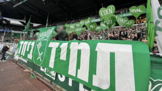 Οι οργανωμένοι της Βέρντερ ύψωσαν καρδιές με τα ονόματα δολοφονημένων Ισραηλινών