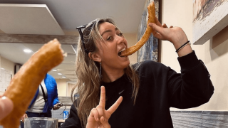 Τσιτσιπάς: Περνάει τις μέρες του με την κοπέλα του στην Ισπανία