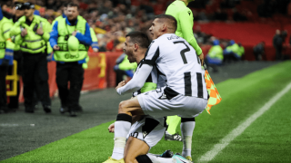 Στα …πόδια του ΠΑΟΚ είναι (κι απόψε) η επιλογή εικόνας του!