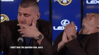 Επικός Γιόκιτς: Έπεσε ο κάμεραμαν, ξεκαρδίστηκε και έκανε αναπαράσταση (video)