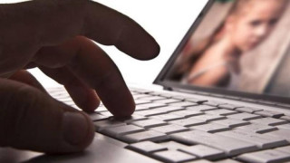 Χρησιμοποιούσαν ψευδώνυμα και αποπλάνησαν 14χρονη μέσω ίντερνετ