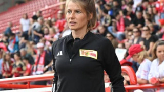 Γυναίκα στον πάγκο της Ουνιόν Βερολίνου