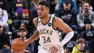 Ο Αντετοκούνμπο άντεξε και οι Μπακς κέρδισαν