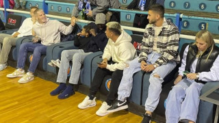 Η ποδοσφαιρική ομάδα του Ηρακλή δίπλα στο μπάσκετ!