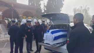 Θλίψη στο τελευταίο «αντίο» στον 32χρονο αστυνομικό που δολοφονήθηκε από το Νορβηγό