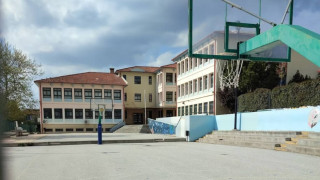 Θεσσαλονίκη: Καθίζηση σε προαύλιο σχολείου-Από θαύμα δεν τραυματίστηκαν μαθητές