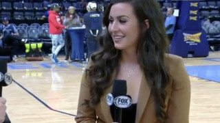 Γκρίζλις: Η εντυπωσιακή ρεπόρτερ αγωνιστικού χώρου είναι πρώην μπασκετμπολίστρια