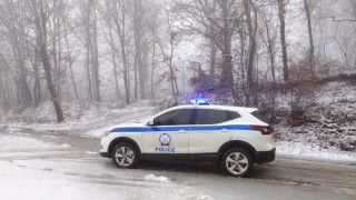 Πυκνή χιονόπτωση στην Κεντρική Μακεδονία - Διεκόπη η κυκλοφορία στην επαρχιακή οδό Χορτιάτη-Αγίου Βασιλείου