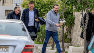 Οι βουλευτές του ΣΥΡΙΖΑ στο σπίτι του Στ. Κασσελάκη
