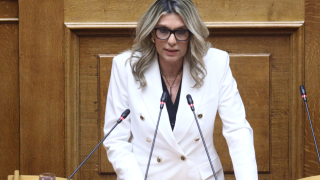 Άννα Καραμανλή: «Καταψηφίζω το νομοσχέδιο» για τον γάμο των ομόφυλων ζευγαριών