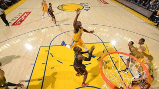 Τα χρειάστηκαν, χωρίς Κάρι, οι Ουόριορς από τους Χοκς (videos)