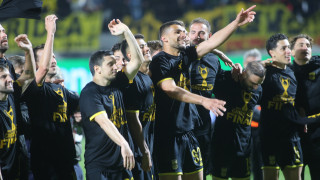 Παίκτες και κόσμος πανηγύρισαν μαζί την πρόκριση στον τελικό: Κύπελλο στον Πύργο το Λευκό!