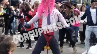 Κέρκυρα: Έκαψαν ομοίωμα του Κασσελάκη σε καρναβάλι