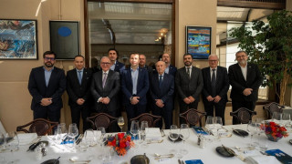 Γεύμα της Ντιναμό στους εκπροσώπους του ΠΑΟΚ με δώρο… φανέλα Πέτκοβιτς!