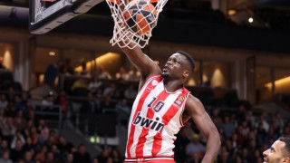 Ολυμπιακός: «Κορίτσια, δείτε αυτό το σώμα, ο Φαλ γυμνάζεται»