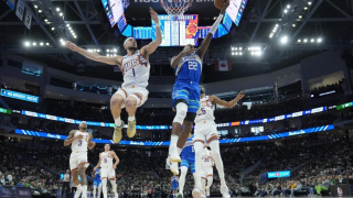 NBA: «Παρέλαση» των Χοκς στο L.A, καταιγιστικοί Μπακς και Σέλτικς