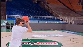 Ο Δημήτρης Γιαννακόπουλος έκανε αναπαράσταση του τελικού της Euroleague που θα κριθεί με... buzzer beater Σλούκα