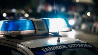 Γιος γνωστής δημοσιογράφου: Συνελήφθη ο άνδρας που επιτέθηκε με τσεκούρι σε αστυνομικό