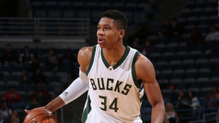 «Τριπλός» Αντετοκούνμπο κόντρα στους Νετς! (video)