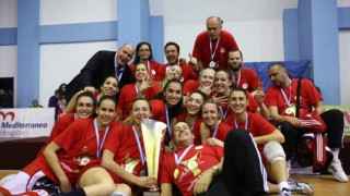Κατατρόπωσαν την ΑΕΚ και σήκωσαν το Κύπελλο οι «ερυθρόλευκες»
