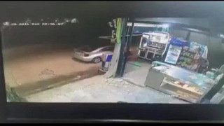 Αυτοκίνητο έπεσε πάνω σε κατάστημα και τα παρέσυρε όλα! (video)