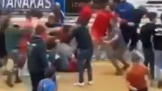 Επεισόδια με ξύλο μεταξύ παικτών και εισβολή φιλάθλων στο παρκέ σε αγώνα τοπικού στο Ναύπλιο