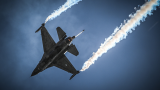 Ξεχάστε το F-16 που ξέρατε! Οι ΗΠΑ αποκαλύπτουν το αναβαθμισμένο F-21
