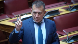 Βρούτσης: «Είτε μαζί αύριο στις 15:00, είτε τέλος το πρωτάθλημα»