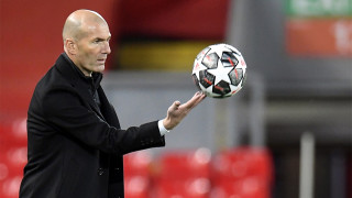 Ποια ομάδα πετά την μπάλα στον Ζινεντίν Ζιντάν;