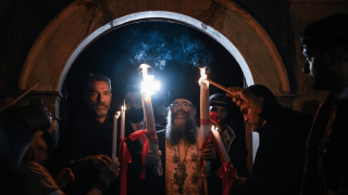 Μεγάλο Σάββατο: Τι ώρα έρχεται το Άγιο Φως στην Ελλάδα