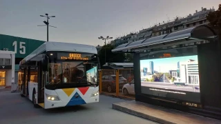 Θεσσαλονίκη: Ζευγάρι πλακώθηκε μέσα σε λεωφορείο για μία... τηλεόραση